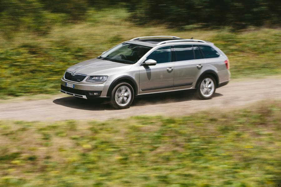  Skoda Octavia Scout 2015 года  (AU) (фото 21 из 30)